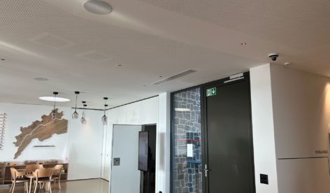 Maison des Vins: pose de plafonds acoustiques perforés