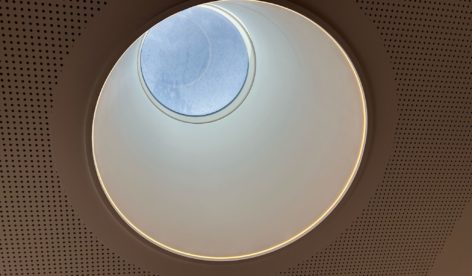 Maison des Vins: pose de plafonds acoustiques perforés